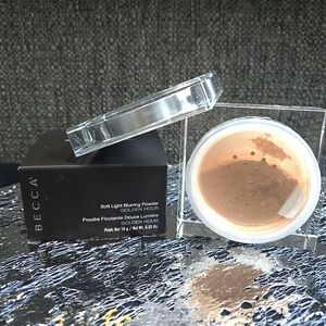 Becca Cosmetics Soft Light Blurring Powder